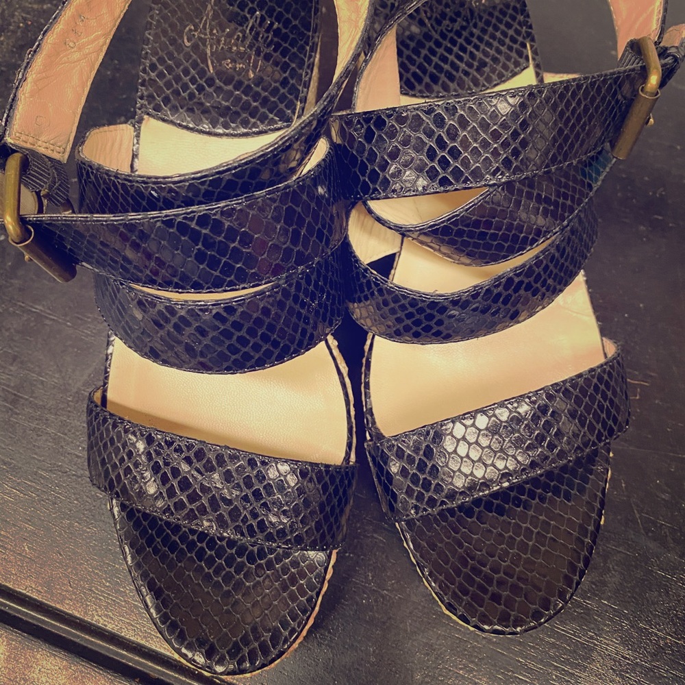 Almafi by Rangoni snakeskin wedge 8.5 black